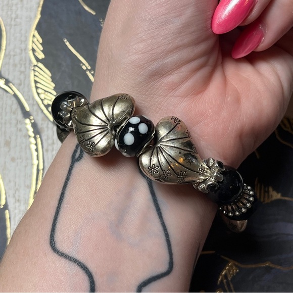Vintage Y2K Chunky Textured Heart Black and Silver Beaded Stretch Bracelet D3 - Picture 7 of 11